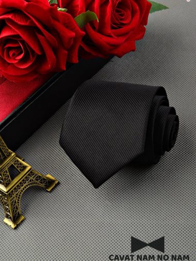 cà vạt bản trung màu đen
